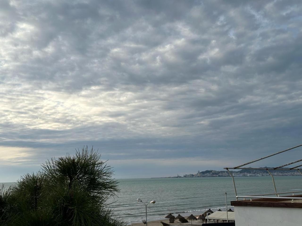 Sunset Sea View - Beachfront Balcony - Ac - Wifi ドゥラス エクステリア 写真
